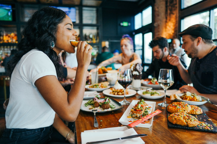 لاغر شدن-هنگام غذا خوردن-رستوران ها- مهمانی ها