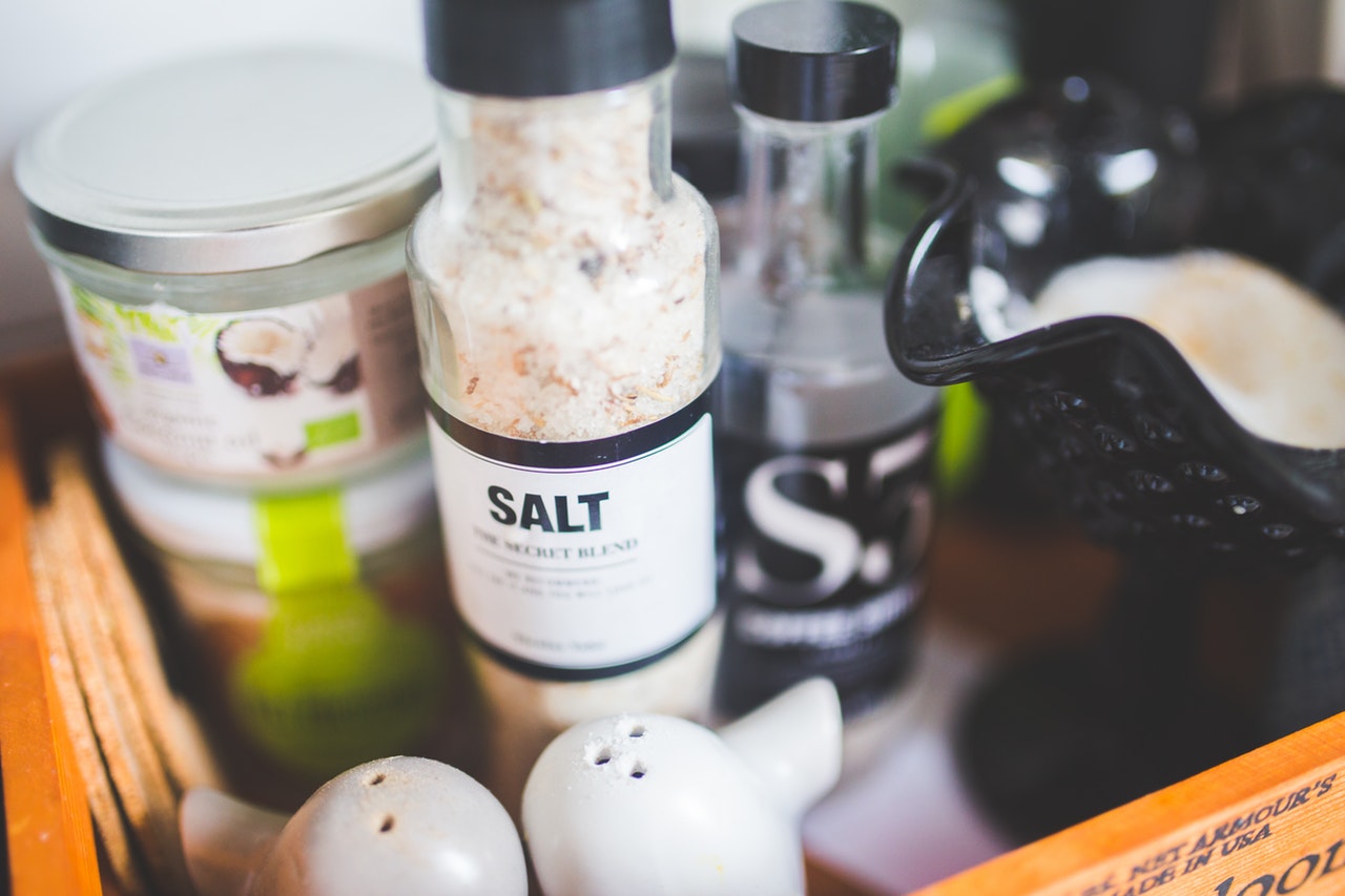 salt-grinder-with-spices
