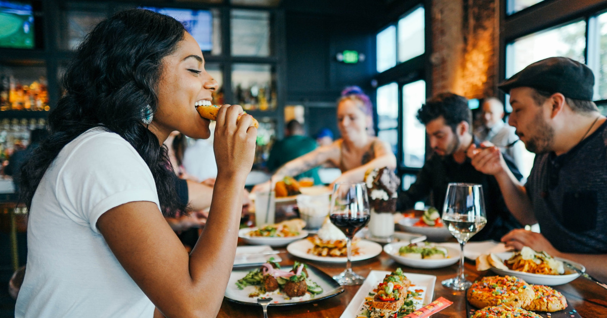 How to Enjoy Restaurants and Parties While Losing Weight